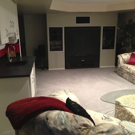 Redwood Meadows Bed And Breakfast Bragg Creek Екстериор снимка