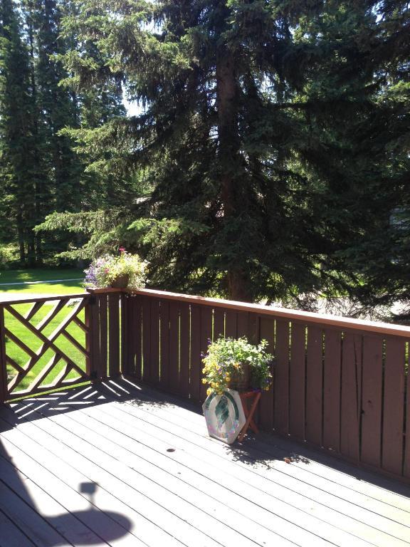 Redwood Meadows Bed And Breakfast Bragg Creek Екстериор снимка