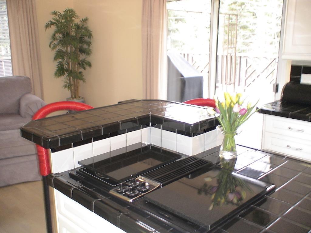Redwood Meadows Bed And Breakfast Bragg Creek Екстериор снимка